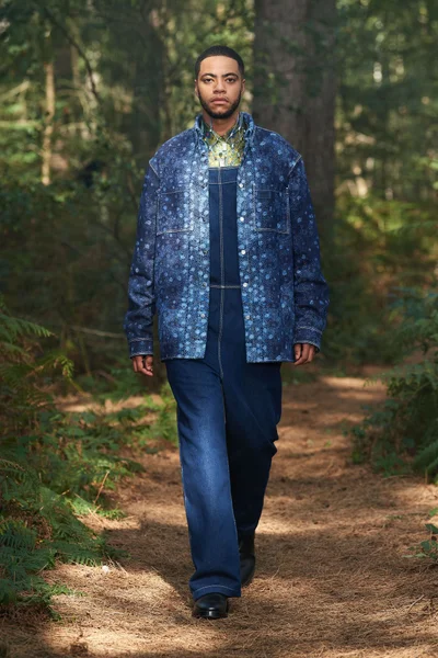 Look 16